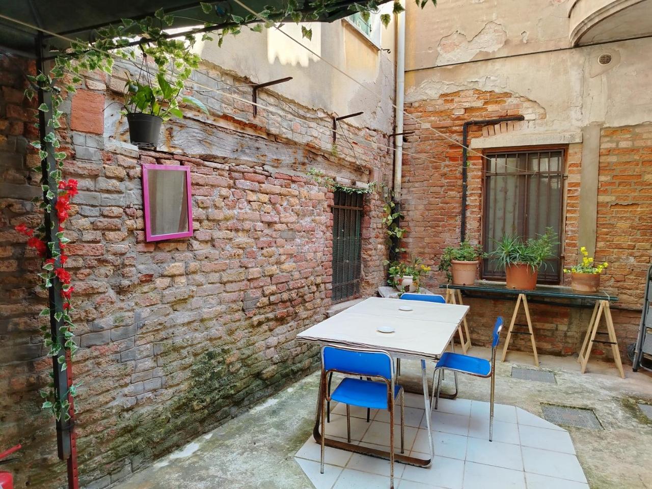Pavarotti House 2