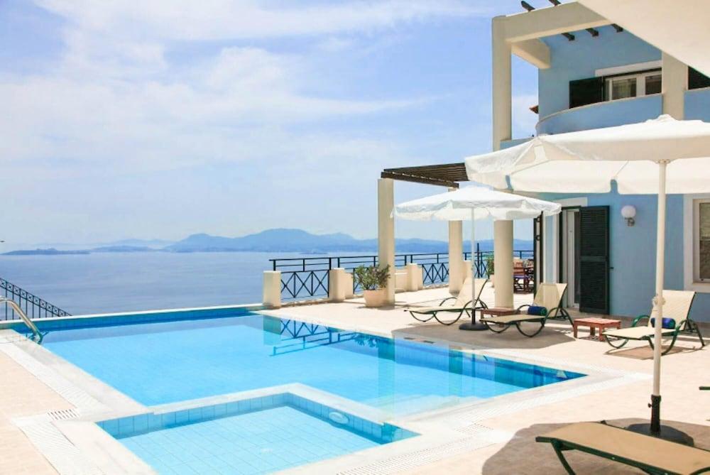 Villa Georgios: Large Private Pool, Sea Views, A/C, Wifi                                             - 1035