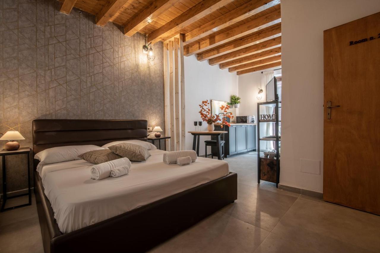 Lampionelli 12 Style Rooms