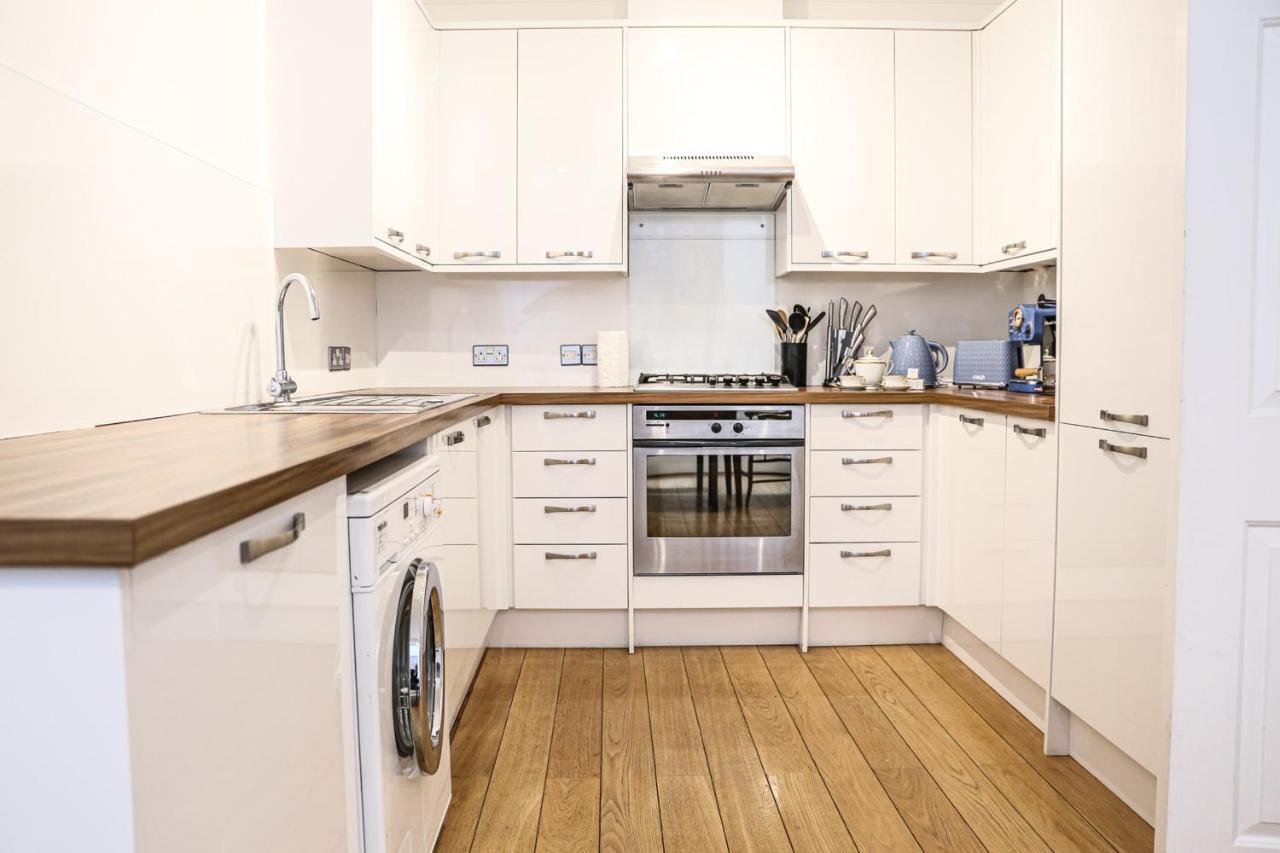 Charming Earls Court Mews House
