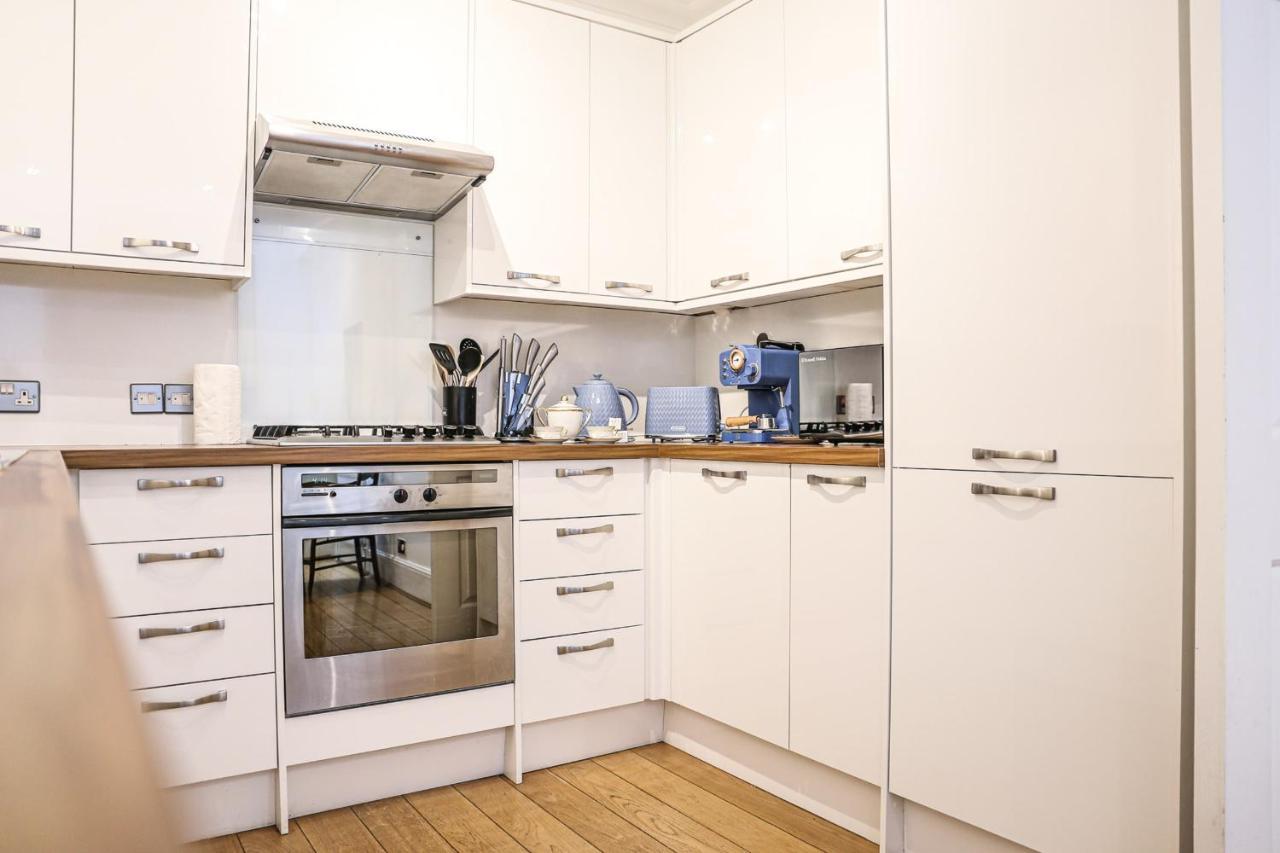 Charming Earls Court Mews House 1