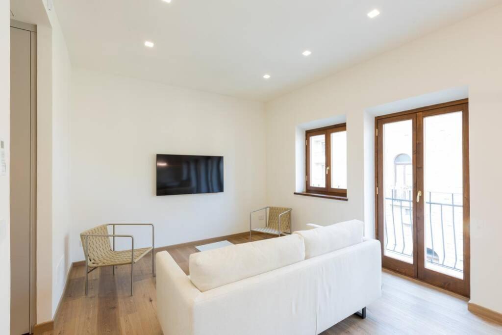 Ponte Vecchio Luxury Flat 2