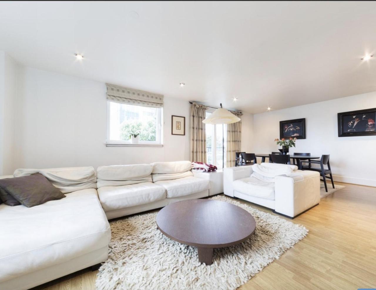 2 Bedroom Ensuite Apartment on River Thames 1