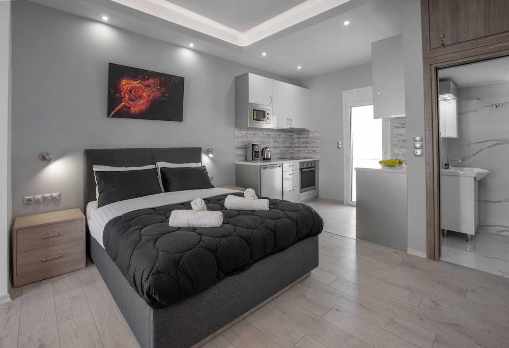 Studio Penthouse Near Acropolis by Ghh