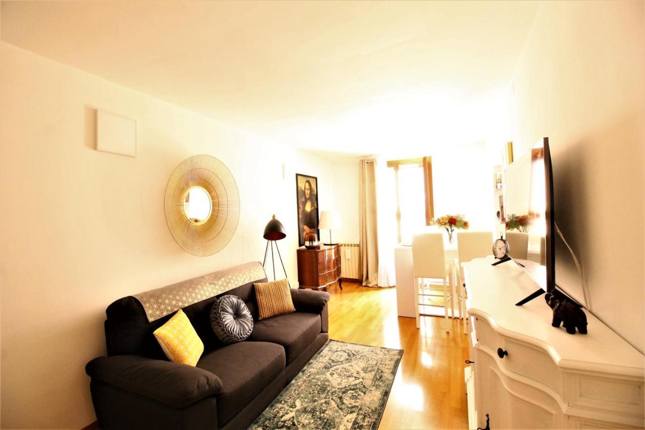 Charming Canal View San Marco Apartment 2