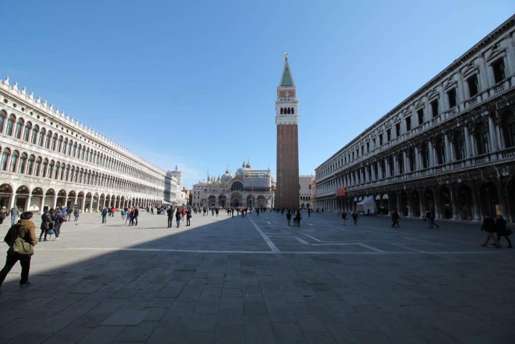 Charming Canal View San Marco Apartment 1
