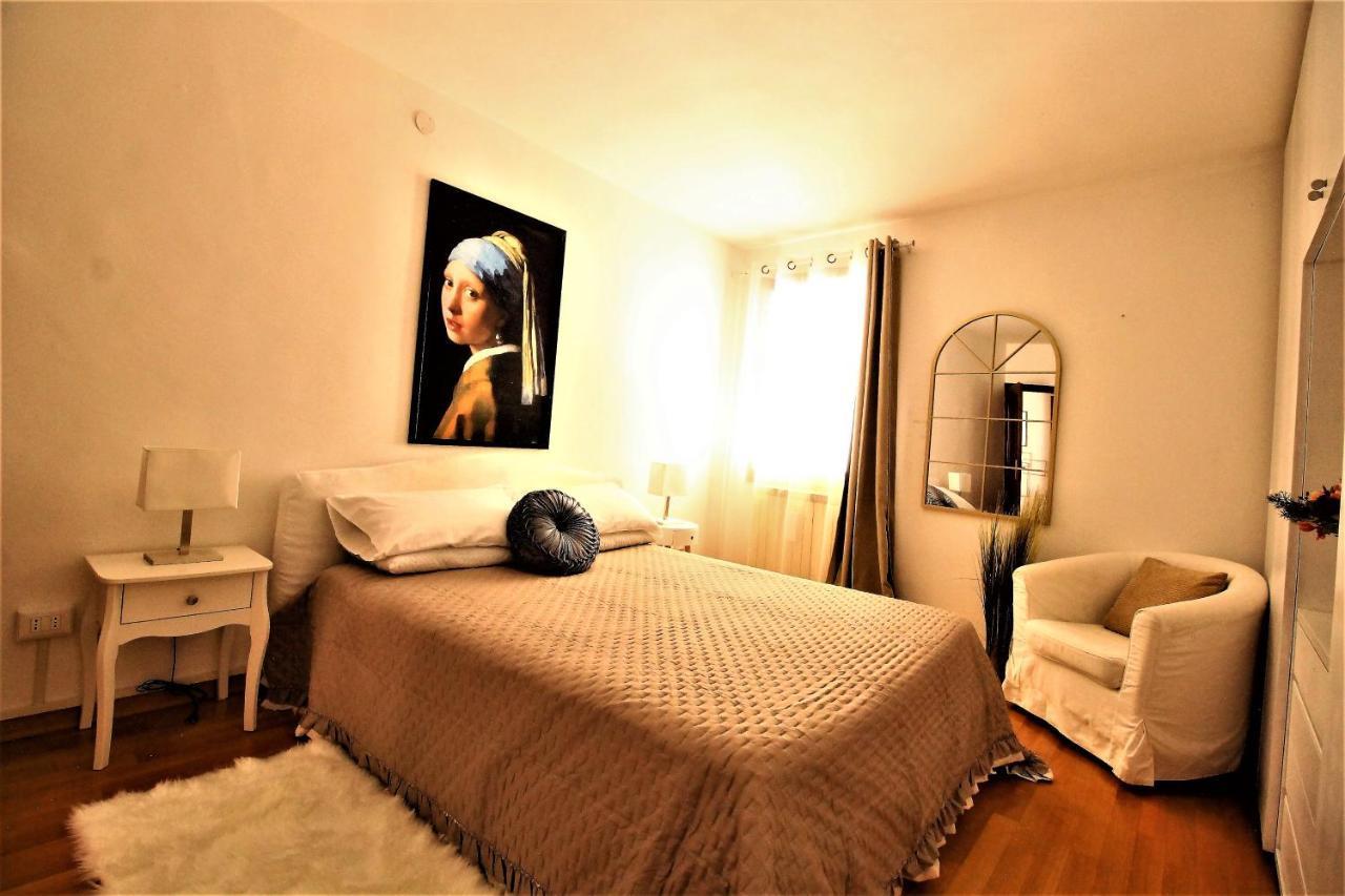 Charming Canal View San Marco Apartment