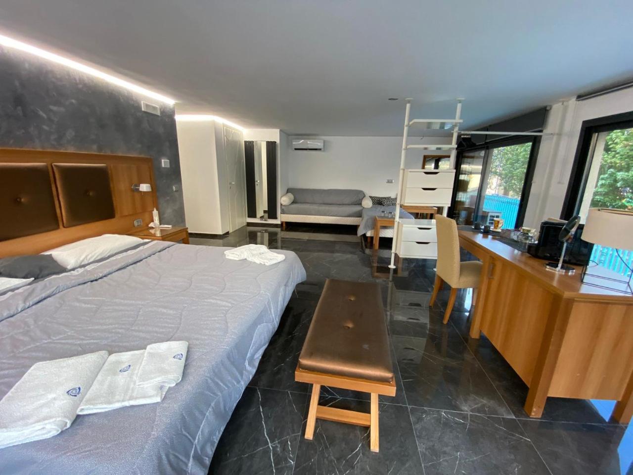 Kefa Suite 1