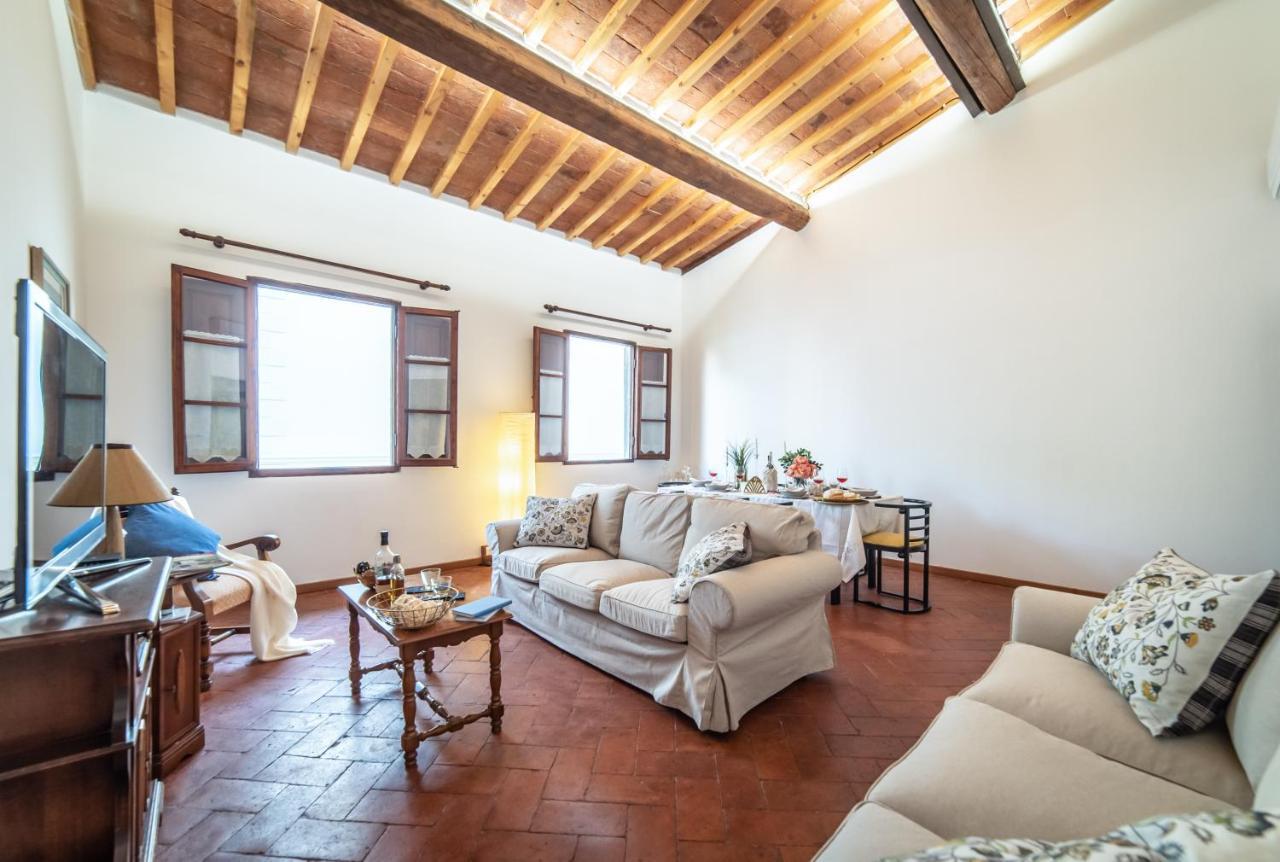 Oltrarno Apartment
