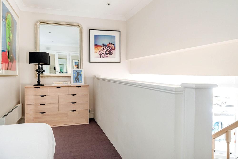 Chic Chelsea Home Near South Kensington by Underthedoormat 2
