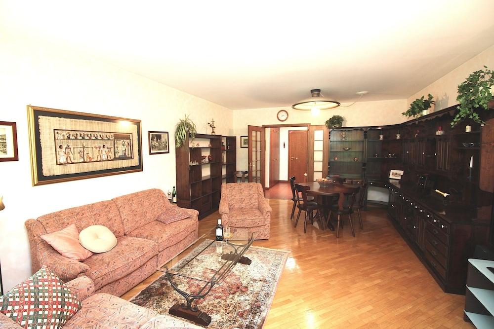 Sweet Home 1