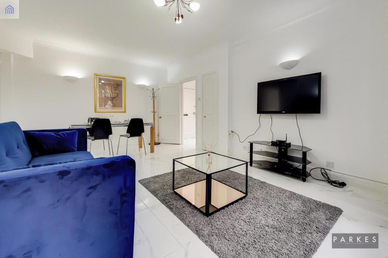 2 Bed Flat in Front of Harrods