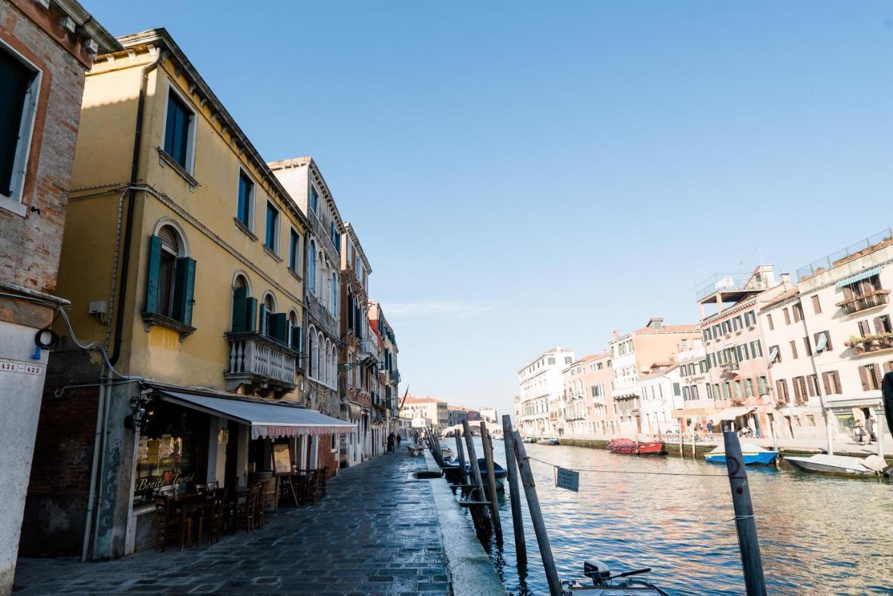 Casa Virginia Direct at the Canal Cannaregio with Own Roof Terrace 2