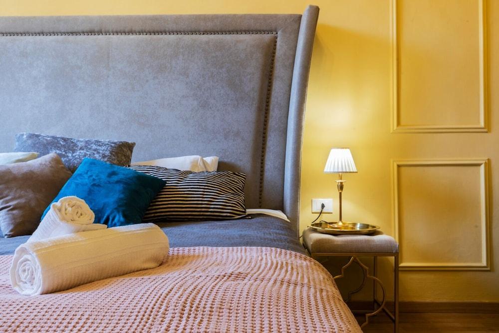 A Florence Palace - 4 Bedroom Apt - Santa Croce 2