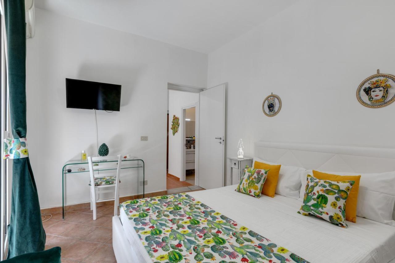 Vucciria Market Apartment with Balconies 1