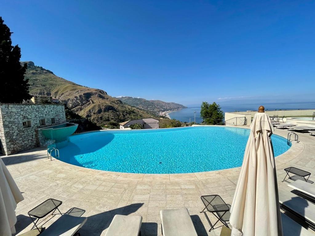 Luxury Apartment Taormina with Pool And Parking 1