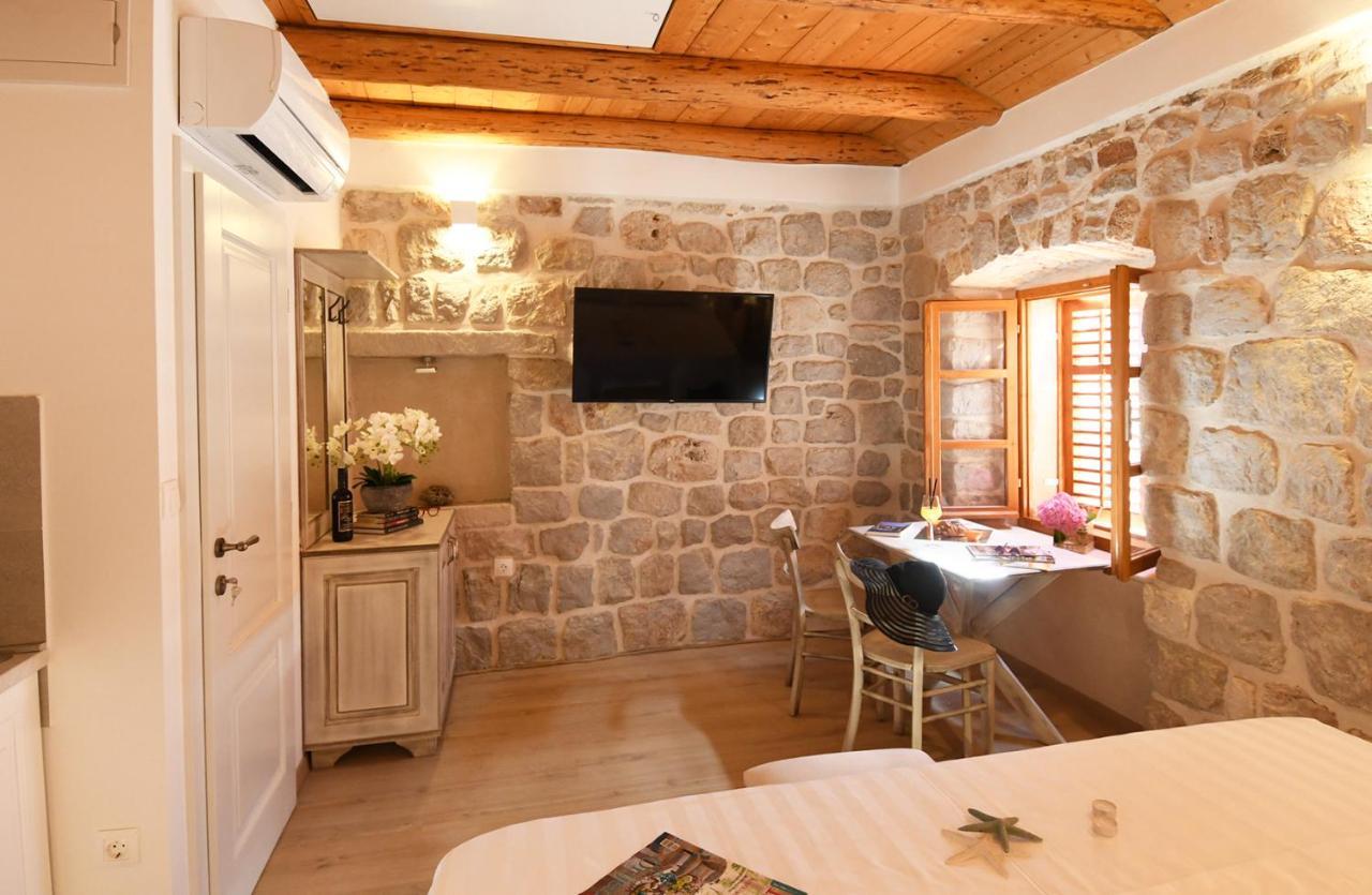 Dubrovnik Throne Suite IV
