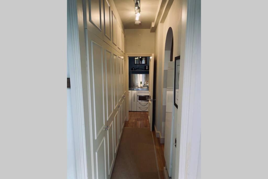 1 Bedroom Self-Contained Flat. Chelsea Sw10 London