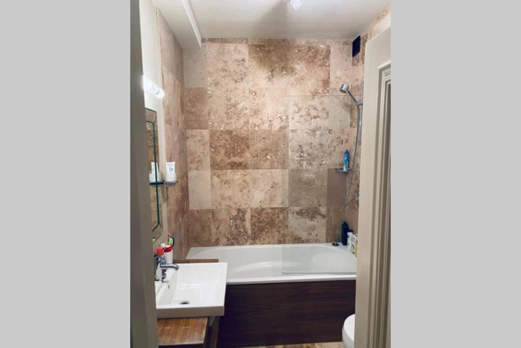 1 Bedroom Self-Contained Flat. Chelsea Sw10 London 1