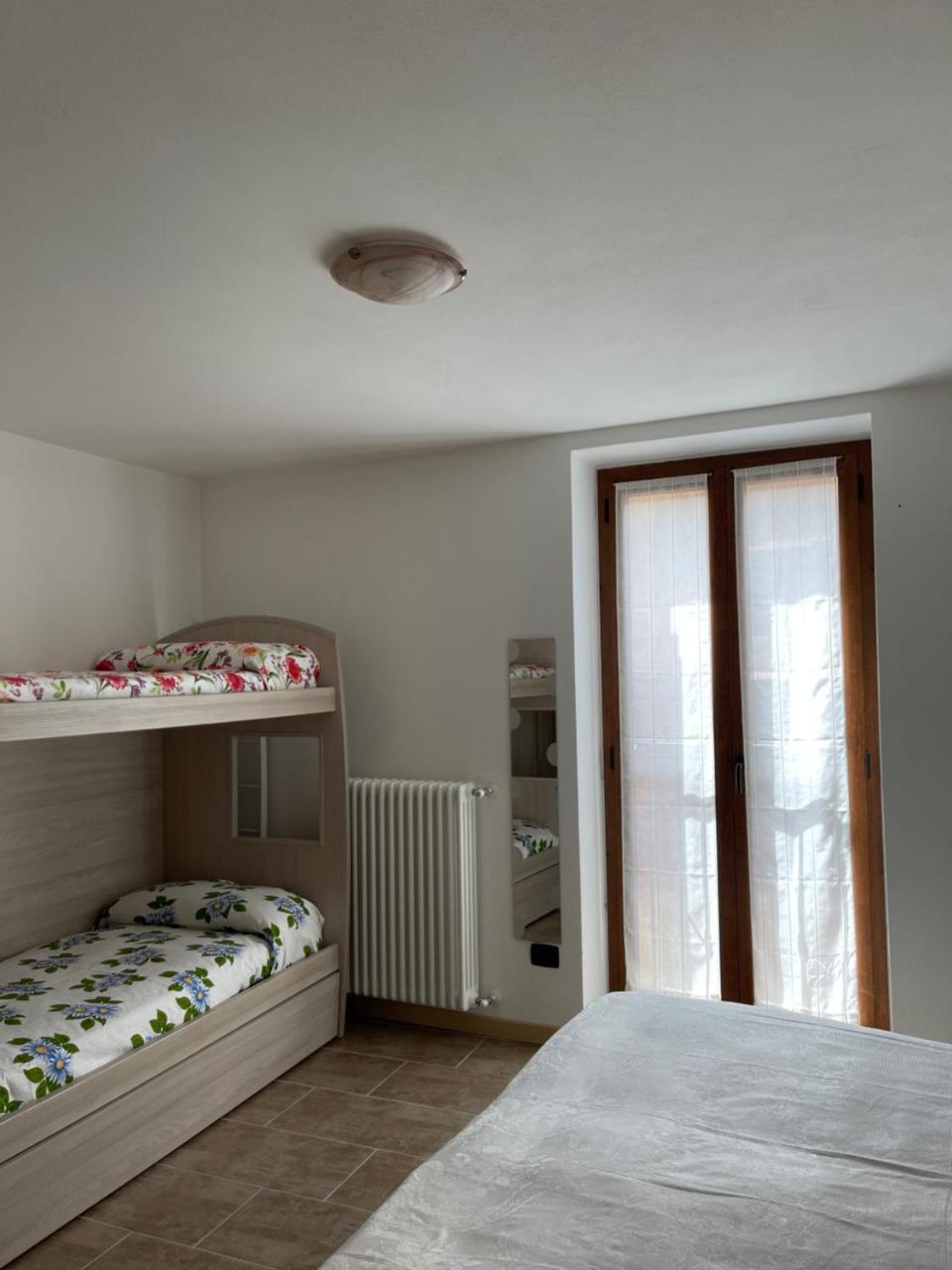 La Casa di Pucci Nel Borgo Affrescato di Parlasco 1