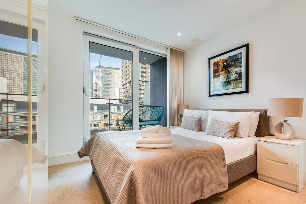 Two Bedroom Apartment in Canary Wharf