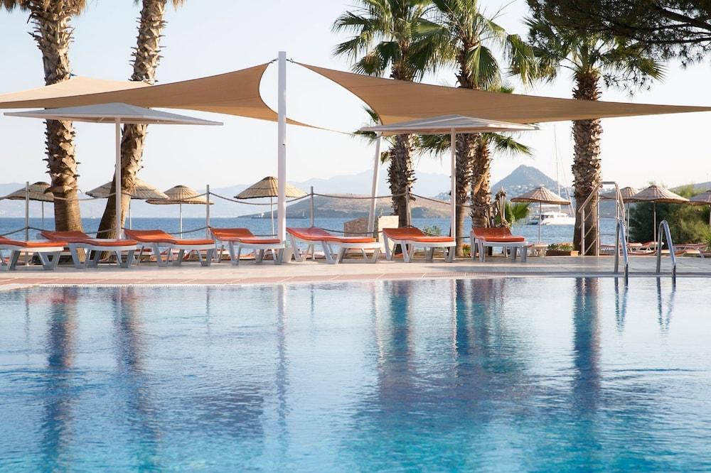 Sea Side Beach Club