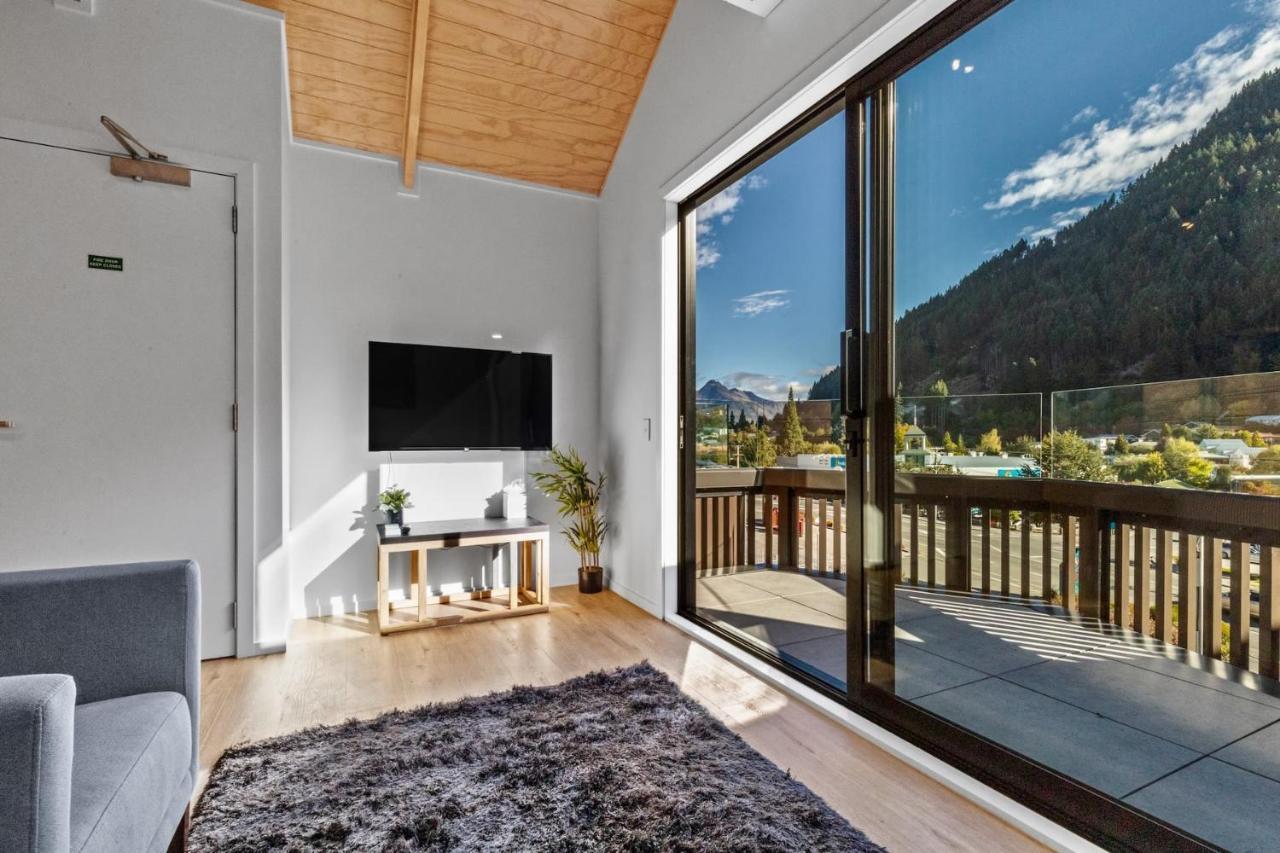 Alex Apt with Onsite Gym And Walk To Town