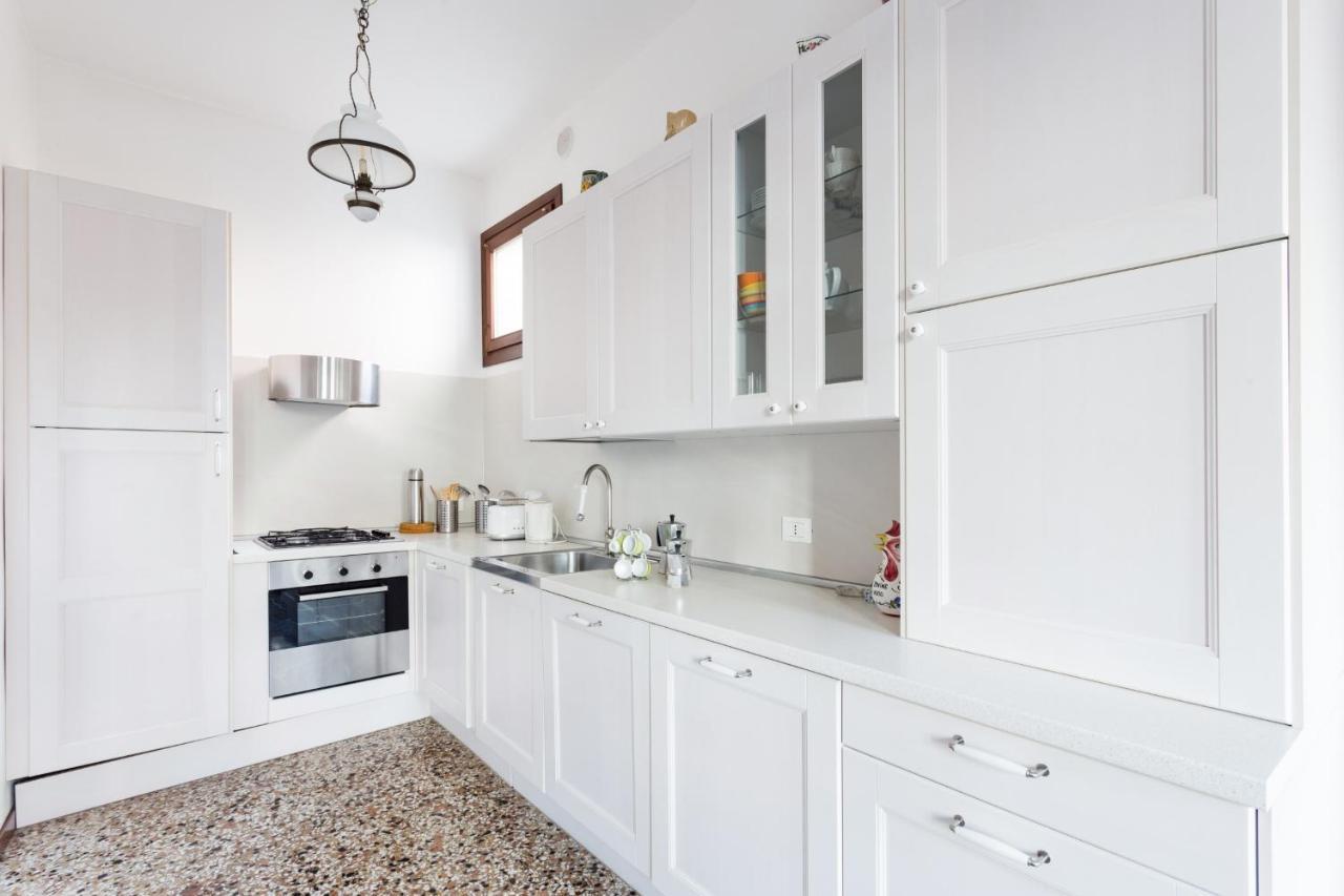 Sumptuously Decorated Apartment Close To Rialto ! 2