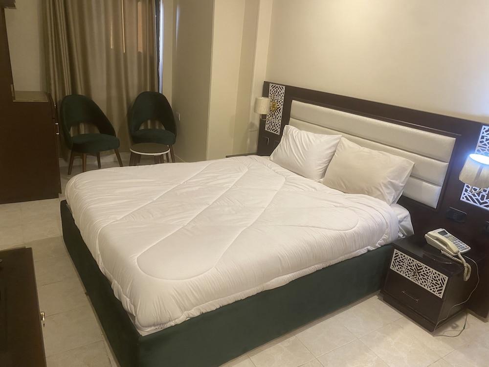 Karnak Hotel