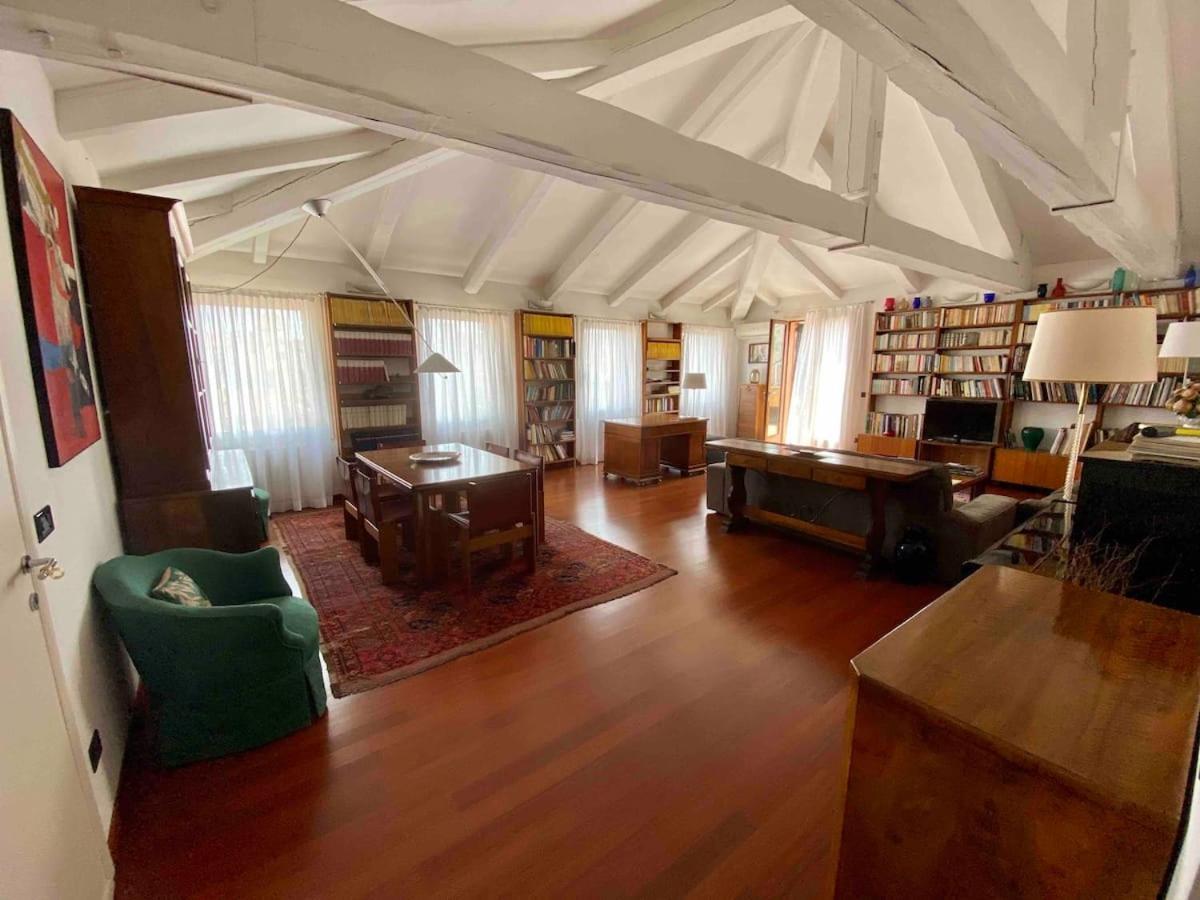 Spacious And Bright in the Center of Venice 1
