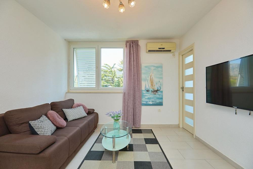 Apartment D&L