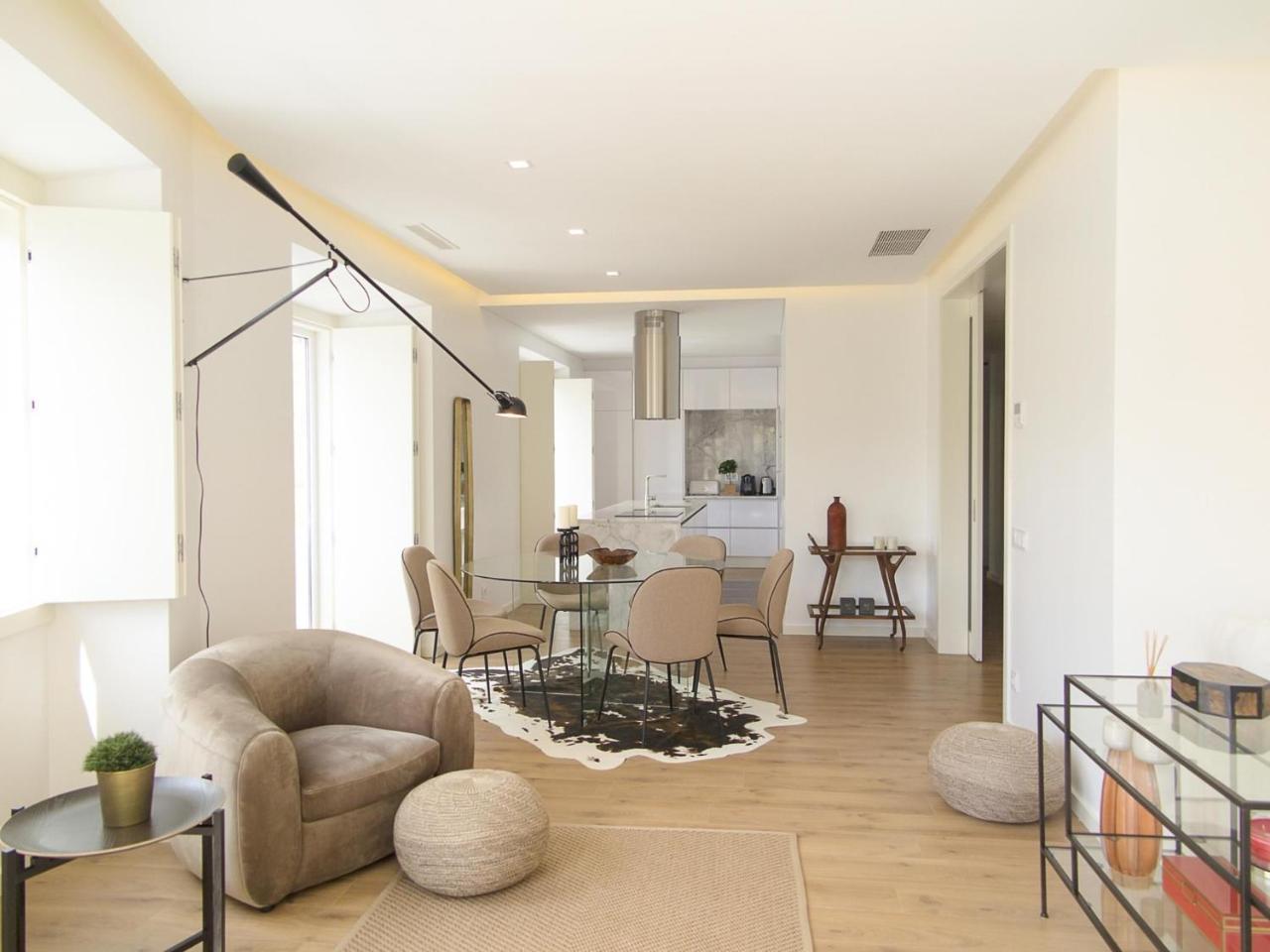 Eduardo VII Park Great Bright Apt with AC Elevator
