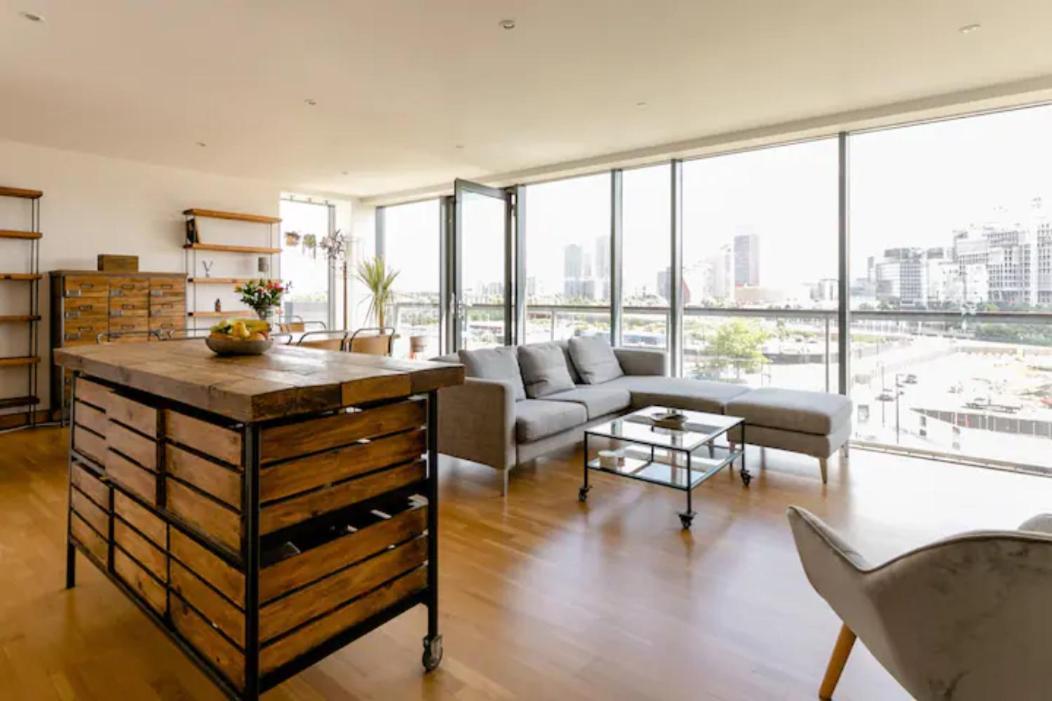 Designer Apartment with a Stunning View of London