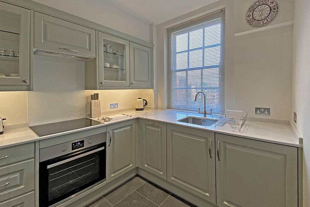 Chic, Newly Refurbished Flat in Great Location 2