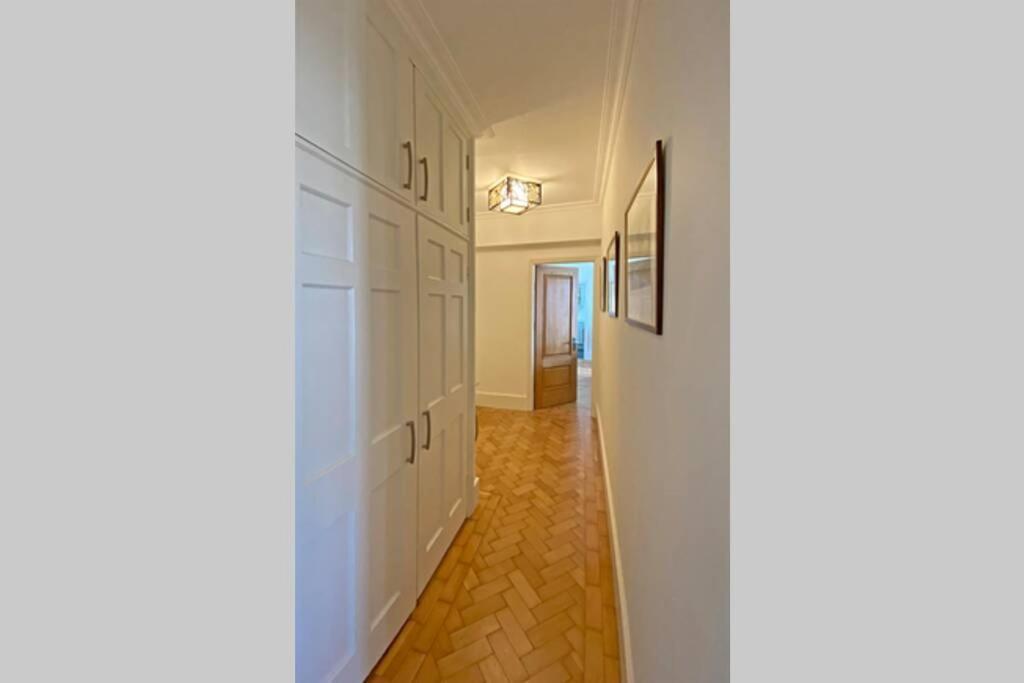Chic, Newly Refurbished Flat in Great Location 1