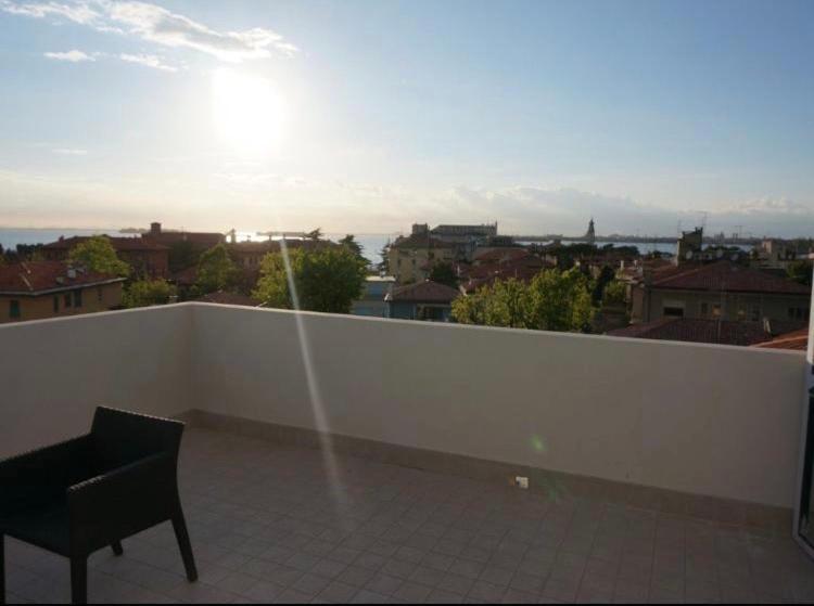 Stylish Penthouse Apartment in Venice Lido, 10 Minutes From Saint Marks Square 1