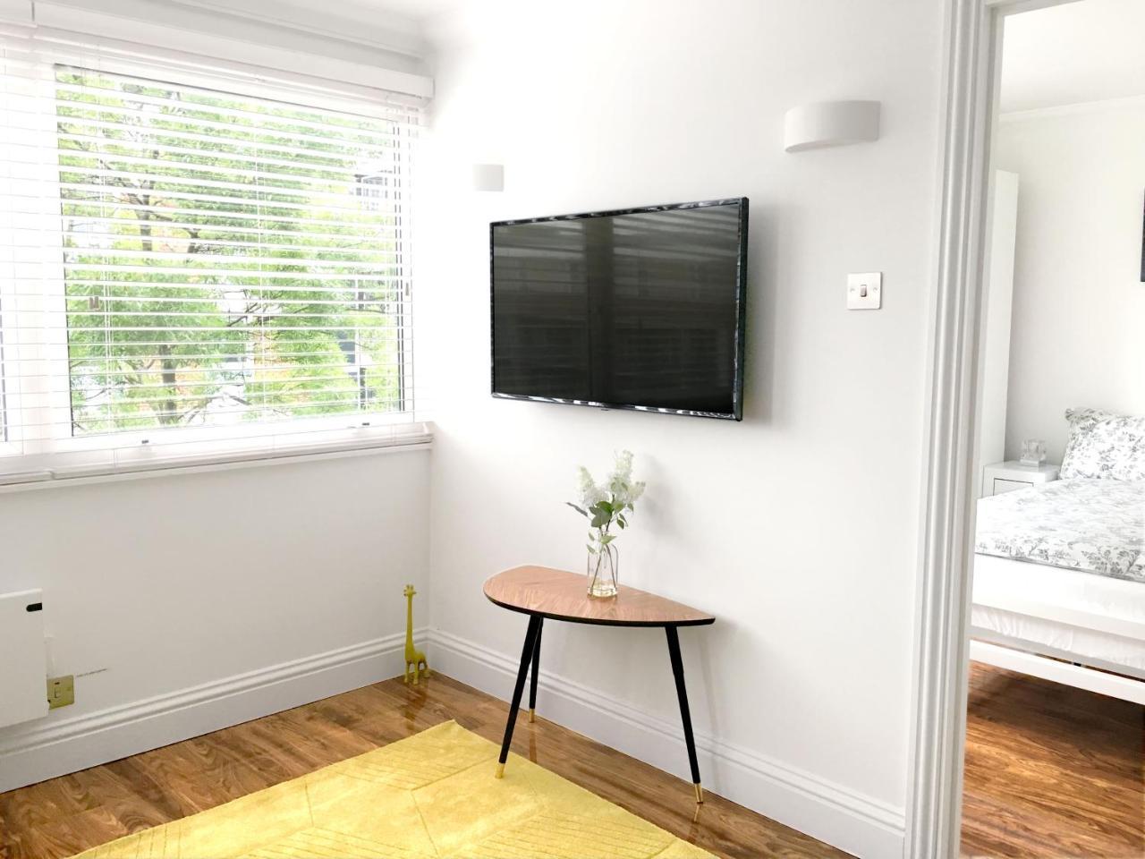 Superb 3-Bed 2-Bath with Wifi: Trendy Fitzrovia W1 1
