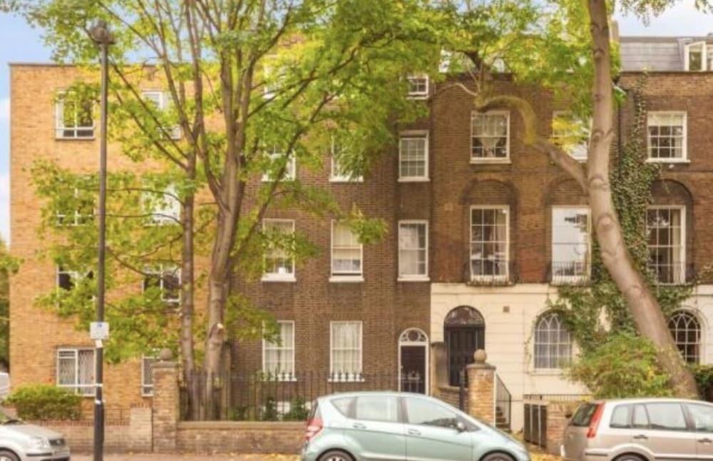 Spacious 1-Bedroom Flat in Islington, London
