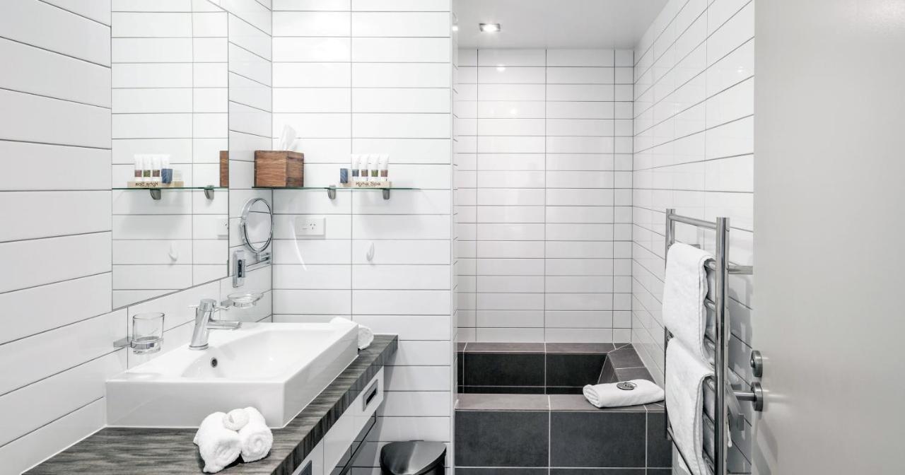Modern Executive Living in Pounamu 2