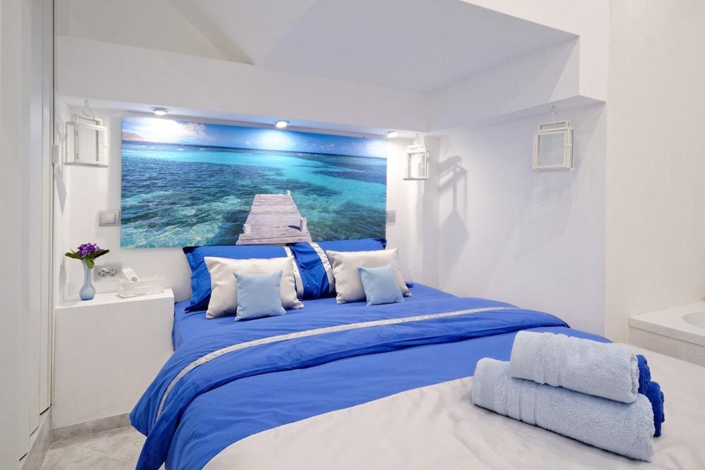 Athens Plaza Luxury Apartments