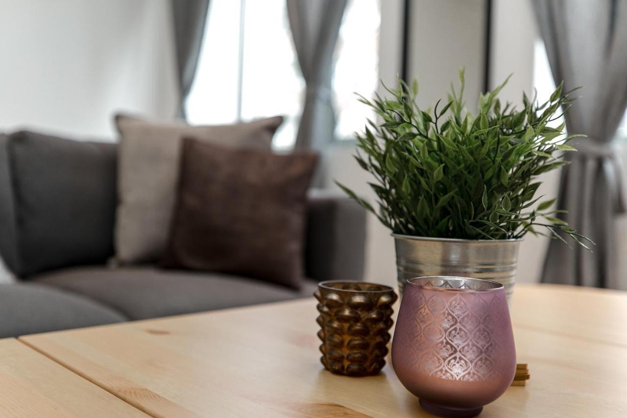 Aldgate Apartment