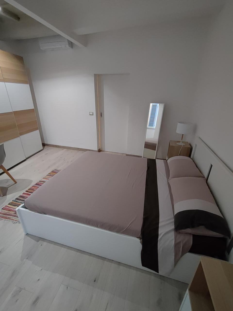 Cozy Apartment Near Ponte Vecchio 1