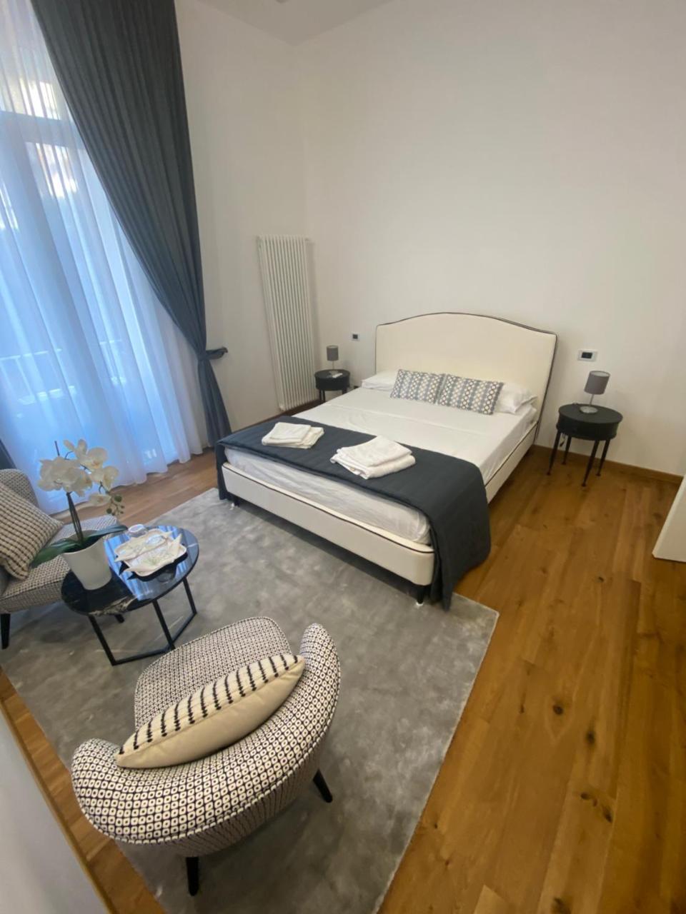 Downtown Napoli B&B - E Si Nun Canto Moro 1
