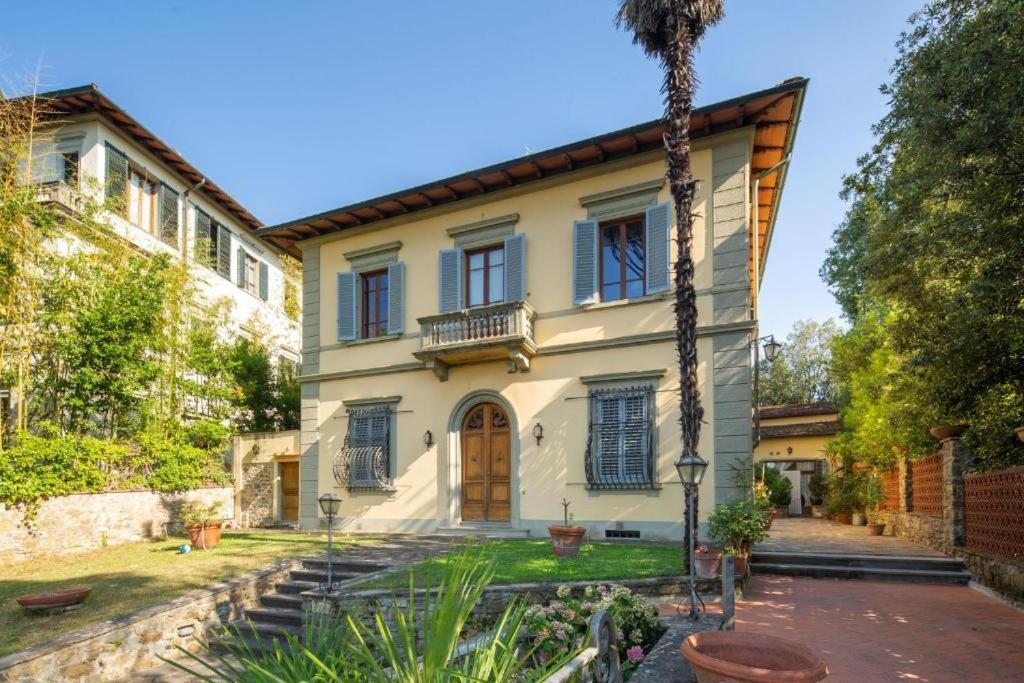 Villa Lia - Apartment in Villa with Private Garden And Pool