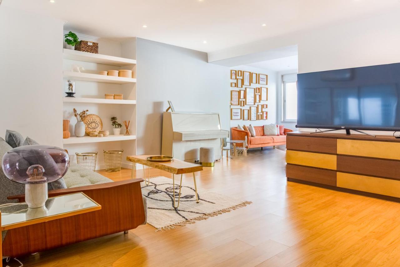Brand New! 3-Bedroom Apartment with Private Sunny Patio in Cacilhas! 2