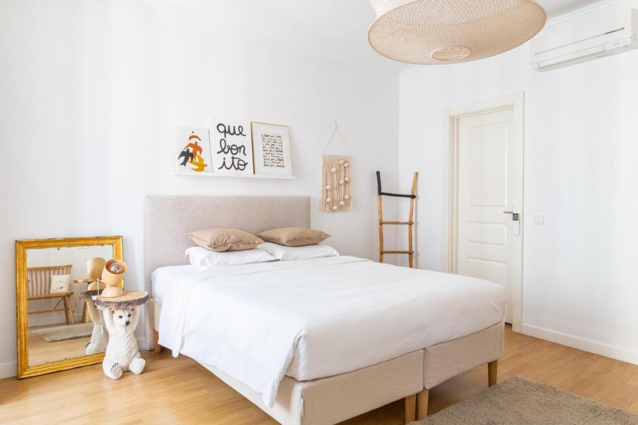 Brand New! 3-Bedroom Apartment with Private Sunny Patio in Cacilhas! 1