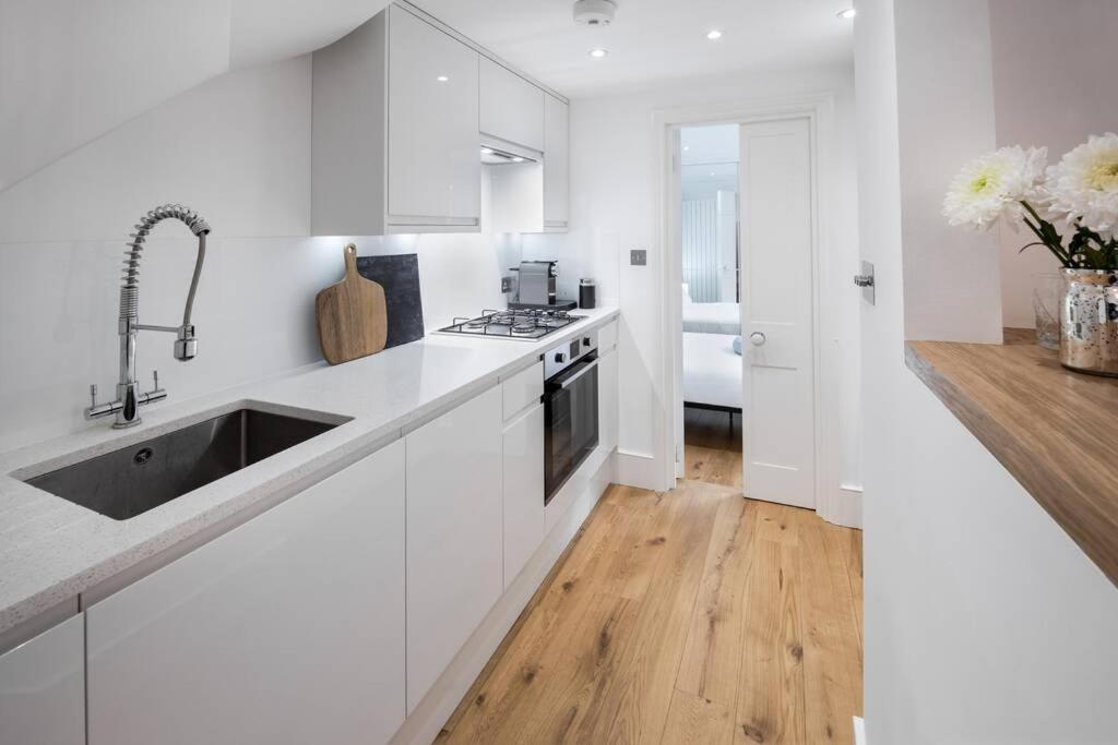 Kensington - Newly Renovated! Lovely 2 Beds Flat 2