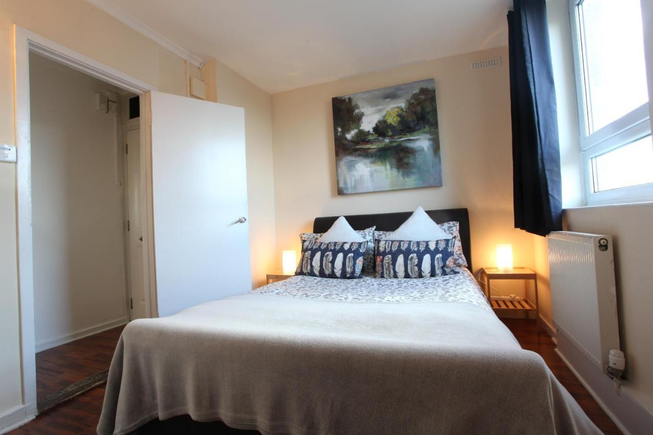 Chelsea Off Kings Road One Bedroom Apartment with Balcony
