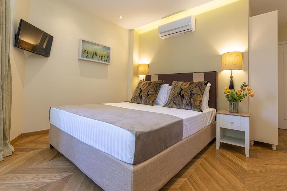 Plaka Boutique Apartments