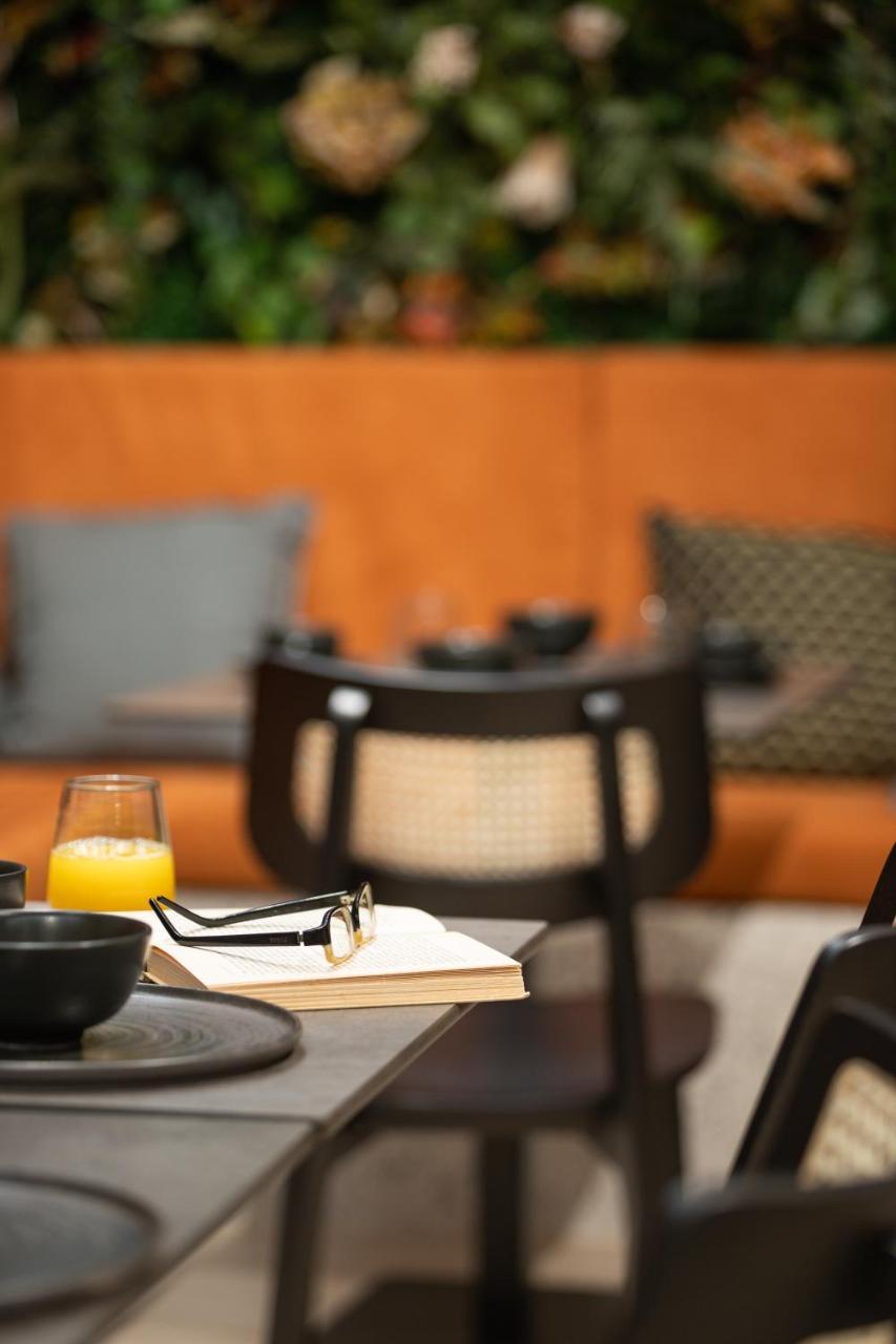11 Enteka Acropolis Suites